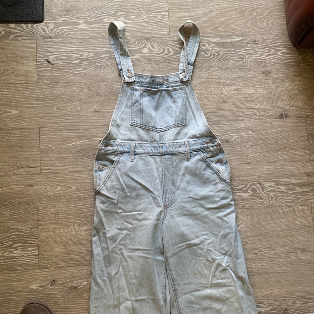 Baggy Levi’s Overalls
